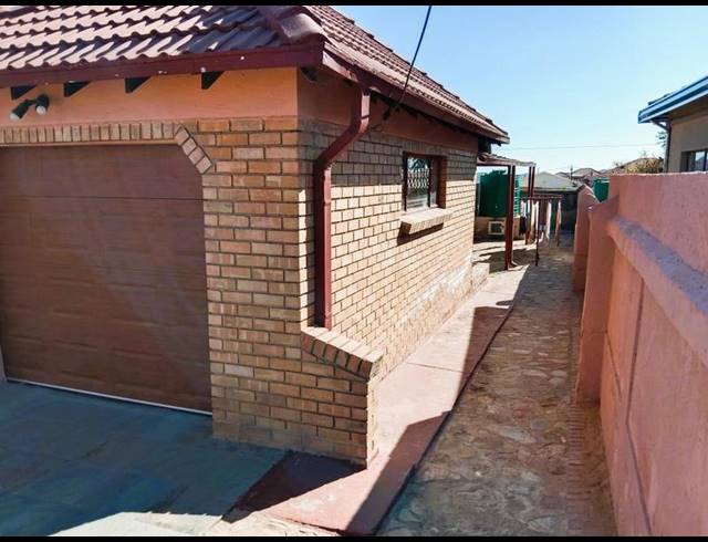 3 BEDROOM HOUSE FOR SALE IN MANKWENG